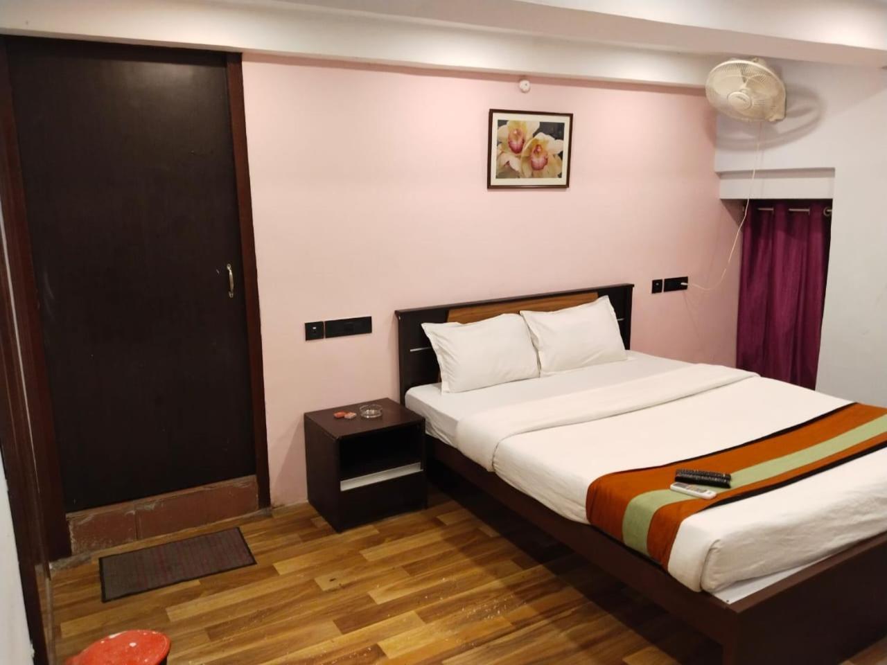 Hotel Ucs Kolkata Ngoại thất bức ảnh